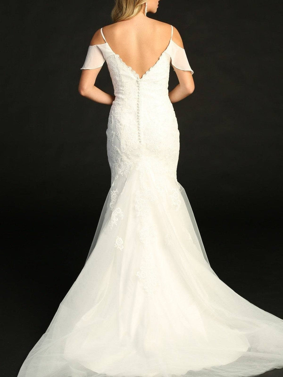 Exquisite Lace Bodice Fitted Long Train Wedding Gown