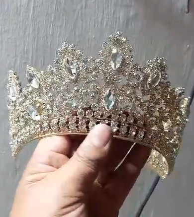 Elegant Gold Jeweled 15 Anos Quinceanera Crown