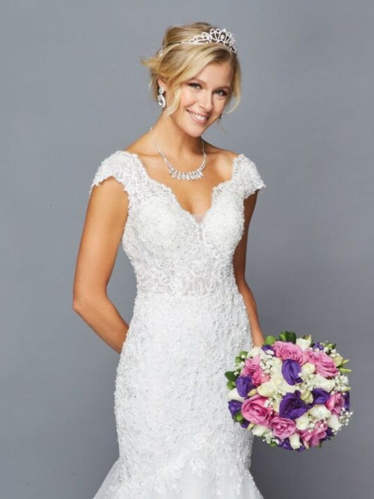 Exquisite Scalloped V-Neckline Illusion Panel Mermaid Style Wedding Dress
