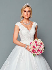 Exquisite Scalloped V-Neckline Chapel Train Wedding Dress