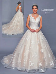 V-Neck Lace Ball Gown Wedding Dress with Sleeveless Bodice & Flowing Tulle Skirt